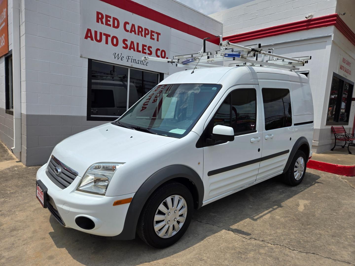 2013 WHITE /BLACK Ford Transit Connect XLT Wagon (NM0KS9BN5DT) with an 2.0L L4 DOHC 16V engine, 4-Speed Automatic transmission, located at 503 West Court, Seguin, TX, 78155, (830) 379-3373, 29.568621, -97.969803 - Photo#0